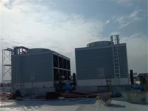 冷卻塔在中央空調(diào)設(shè)備中的作用？(冷卻塔機組的工作原理圖)